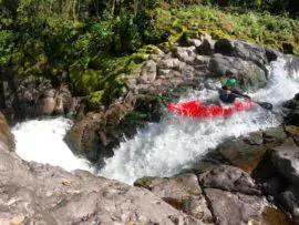 Сплав по бурной воде